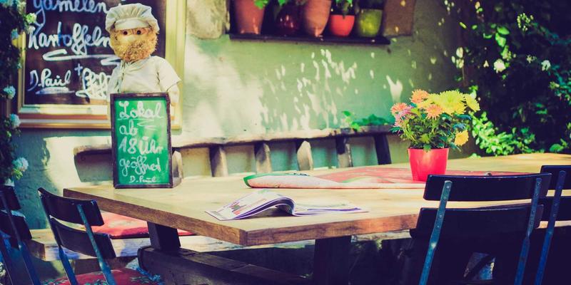 Air Jordan 4 Retro：潮流复刻的永恒符号，如何定义球鞋文化新纪元