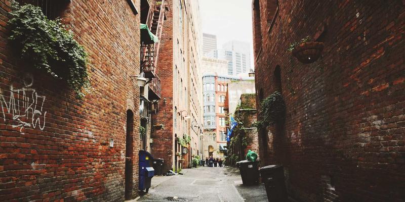 从球场利器到潮流圣物：Air Jordan实战性能演变与限量版sneakers的跨界传奇