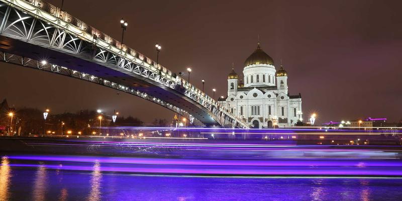 从球场到传奇：揭秘Air Jordan正代篮球鞋与迈克尔·乔丹职业生涯的史诗关联