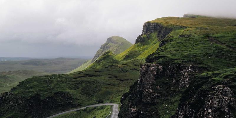 从篮球场到潮流巅峰：Air Jordan品牌独立之路的战略解码