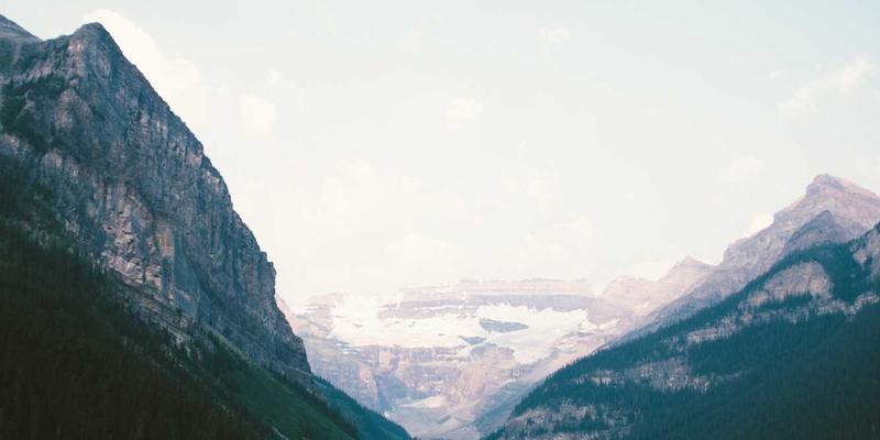 揭秘Air Jordan球员版(PE)限量版sneakers：为传奇定制的色彩密码与文化图腾